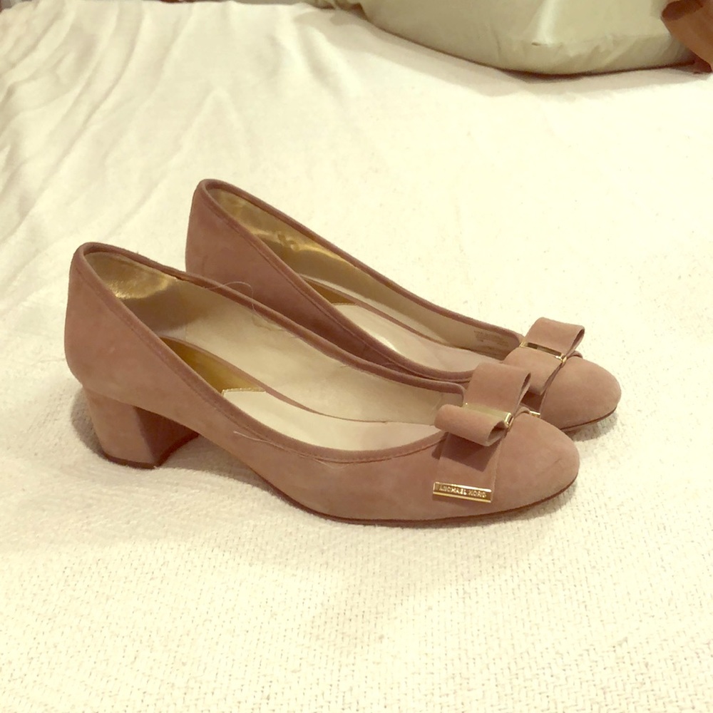 Michael Kors suede pump